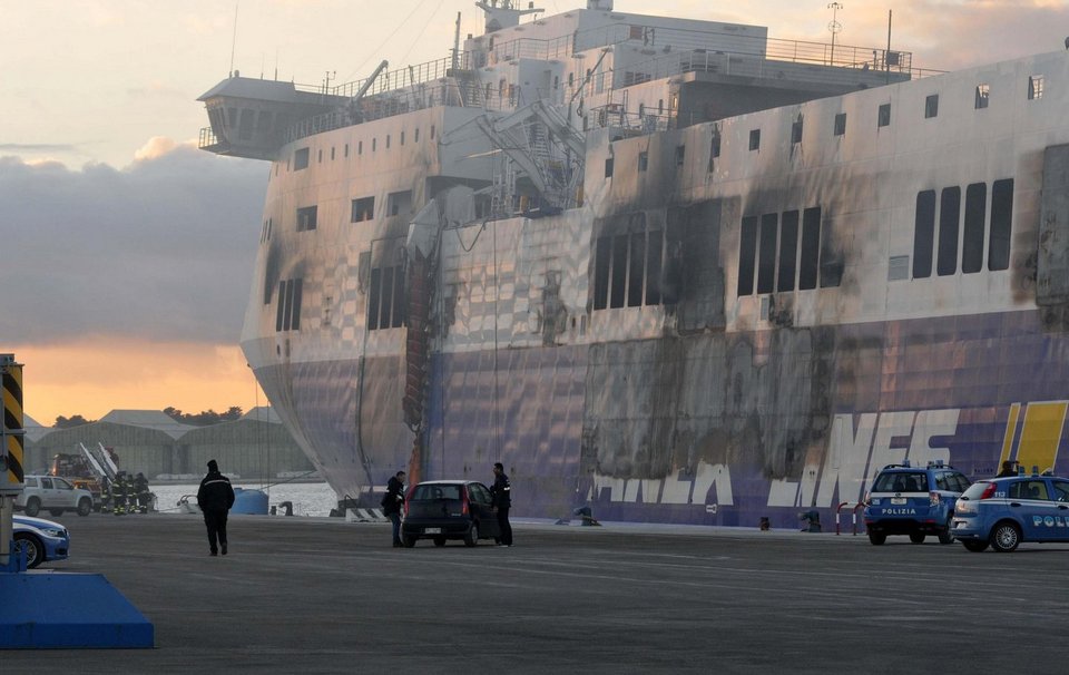 Ετσι είναι σήμερα το Norman Atlantic - «Καπνίζει» ακόμη το μοιραίο πλοίο [εικόνες] | iefimerida.gr 9