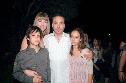 Ο Νότης Σφακιανάκης έδειρε τον σύντροφο της πανέμορφης κόρης του [εικόνες] | iefimerida.gr 4