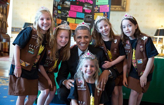 Ο Μπαράκ Ομπάμα βαράει... μύγες στο Οβάλ γραφείο, κυριολεκτικά [εικόνες] | iefimerida.gr 4