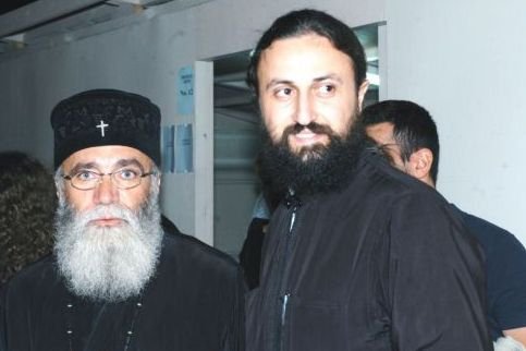 Ο παπαροκάς Παντελεήμων ξυρίστηκε, παντρεύτηκε και έγινε σκληρός... ροκάς [εικόνες] | iefimerida.gr 0