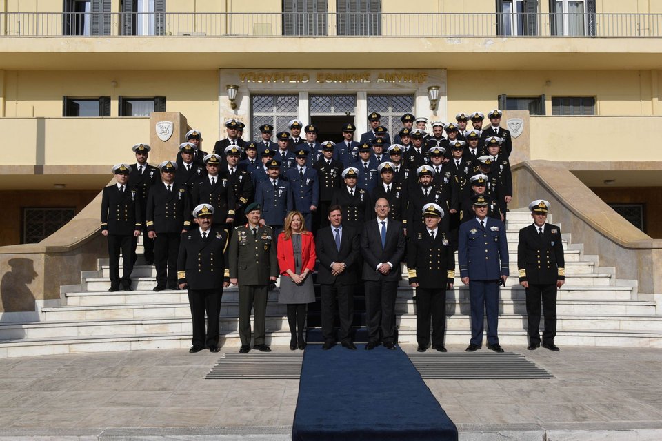 Τιμήθηκαν οι 42 Ελληνες διασώστες του Norman Atlantic [εικόνες] | iefimerida.gr 2