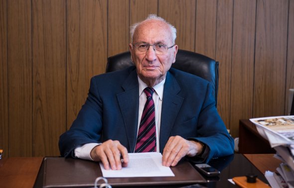 Αυτός είναι ο πατέρας του Βαρουφάκη: 89 ετών, πρόεδρος της Χαλυβουργικής, καθηγητής | iefimerida.gr 0