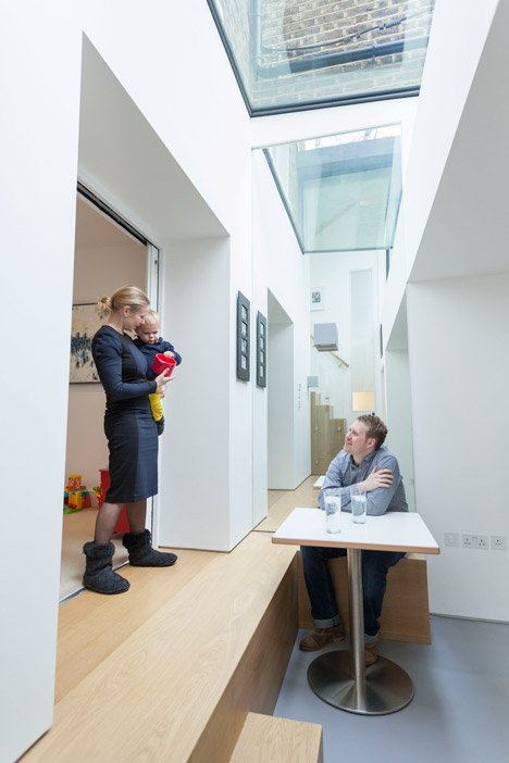 Ενα υπόγειο γεμάτο φως: Πώς μπορεί να γίνει ένα διαμέρισμα κάτω από τη γη εξίσου φωτεινό με ένα ρετιρέ [εικόνες] | iefimerida.gr 9