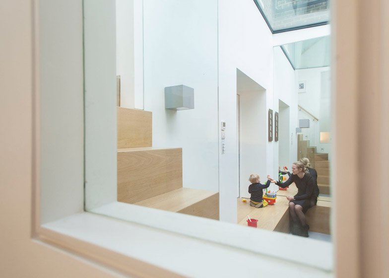 Ενα υπόγειο γεμάτο φως: Πώς μπορεί να γίνει ένα διαμέρισμα κάτω από τη γη εξίσου φωτεινό με ένα ρετιρέ [εικόνες] | iefimerida.gr 2