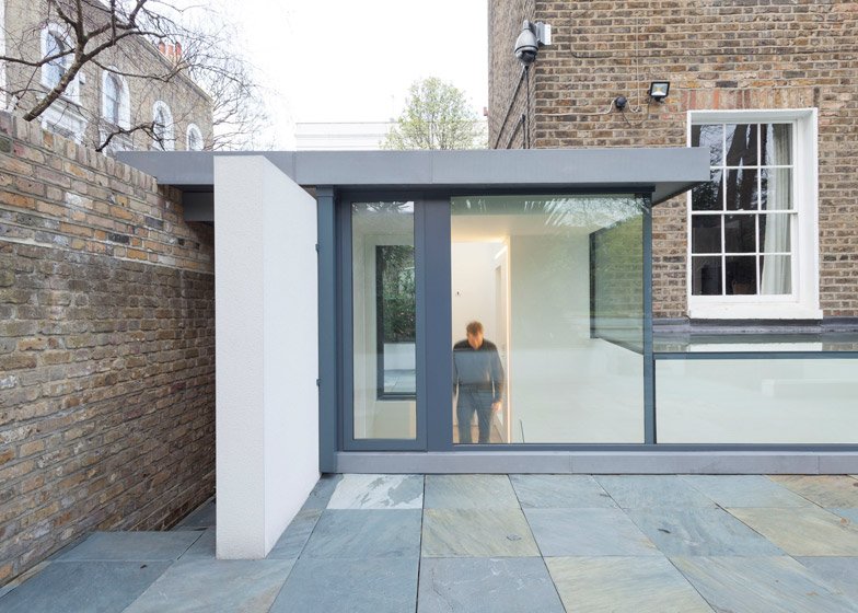 Ενα υπόγειο γεμάτο φως: Πώς μπορεί να γίνει ένα διαμέρισμα κάτω από τη γη εξίσου φωτεινό με ένα ρετιρέ [εικόνες] | iefimerida.gr 1