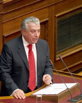 O πρώην βουλευτής της ΝΔ που έγινε βοσκός με 1.000 πρόβατα -Πήζει γιαούρτι και φτιάχνει φέτα [εικόνες] | iefimerida.gr 0