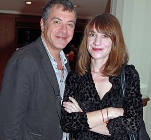 Ποια είναι η γυναίκα που έβγαλε το σακίδιο από την πλάτη του Σταύρου Θεοδωράκη [εικόνες] | iefimerida.gr 4