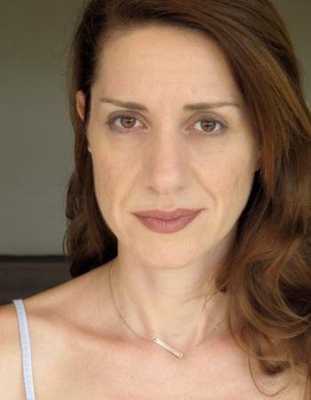 Ποια είναι η γυναίκα που έβγαλε το σακίδιο από την πλάτη του Σταύρου Θεοδωράκη [εικόνες] | iefimerida.gr 5