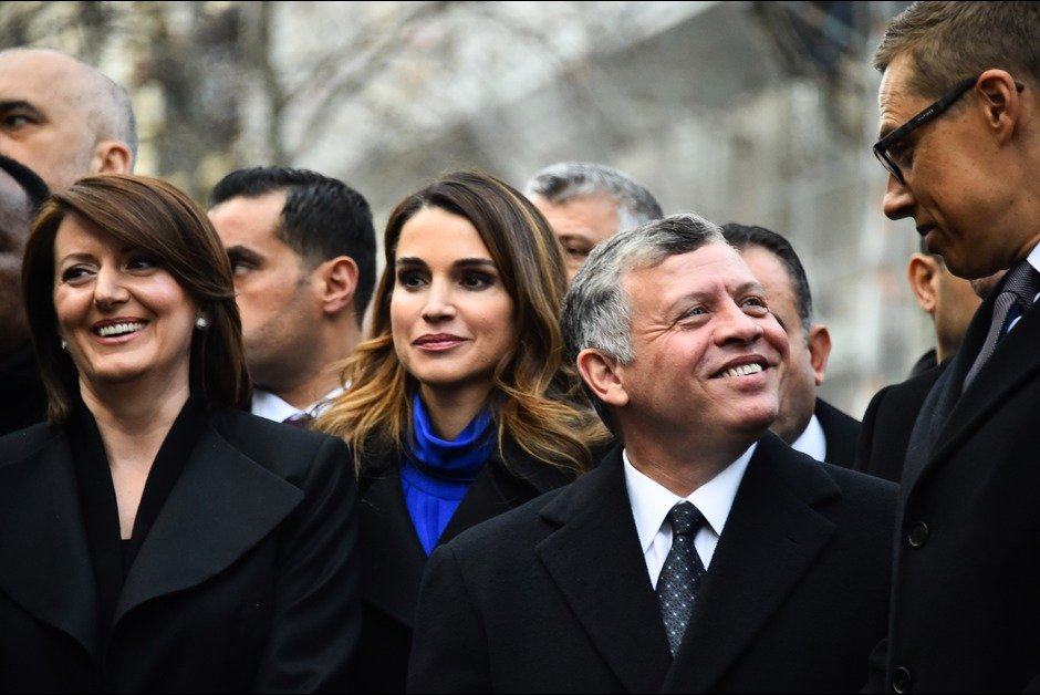 Και η πανέμορφη βασίλισσα Ράνια της Ιορδανίας στην πορεία στο Παρίσι [εικόνες] | iefimerida.gr 4