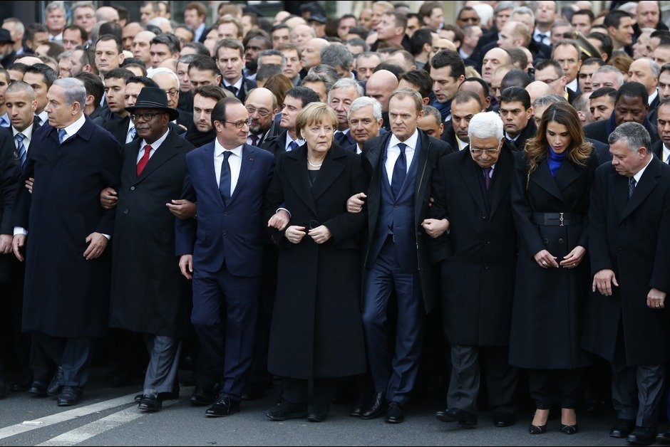 Και η πανέμορφη βασίλισσα Ράνια της Ιορδανίας στην πορεία στο Παρίσι [εικόνες] | iefimerida.gr 6