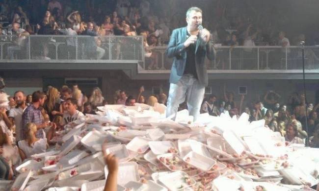 Η φωτογραφία του Αντώνη Ρέμου που προκάλεσε την έκρηξη της Γκολεμά [εικόνες] | iefimerida.gr 0