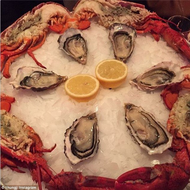 Πάρτι, σαμπάνια, γιοτ, πριβέ αεροπλάνα: Τα πλουσιόπαιδα του Instagram διαφημίζουν την Πρωτοχρονιά τους [εικόνες] | iefimerida.gr 5