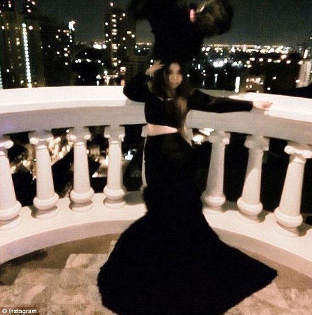 Πάρτι, σαμπάνια, γιοτ, πριβέ αεροπλάνα: Τα πλουσιόπαιδα του Instagram διαφημίζουν την Πρωτοχρονιά τους [εικόνες] | iefimerida.gr 13