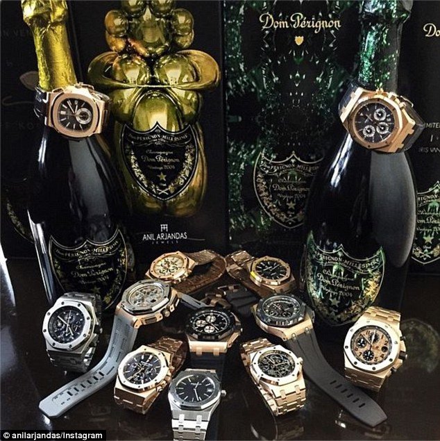 Πάρτι, σαμπάνια, γιοτ, πριβέ αεροπλάνα: Τα πλουσιόπαιδα του Instagram διαφημίζουν την Πρωτοχρονιά τους [εικόνες] | iefimerida.gr 1