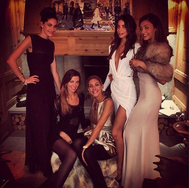 Πάρτι, σαμπάνια, γιοτ, πριβέ αεροπλάνα: Τα πλουσιόπαιδα του Instagram διαφημίζουν την Πρωτοχρονιά τους [εικόνες] | iefimerida.gr 7