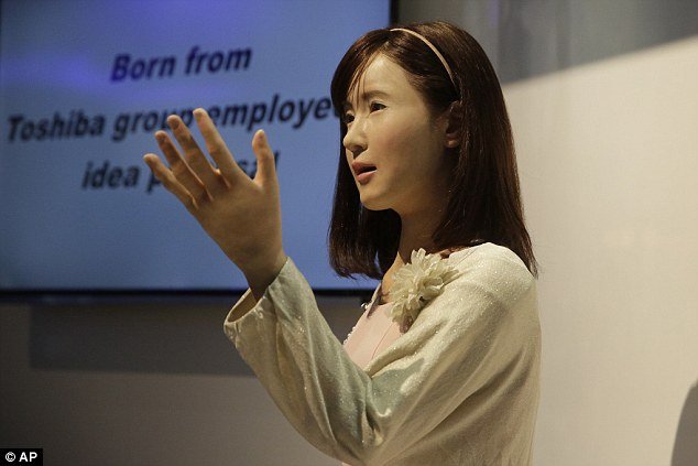 Ανδροειδές ρομπότ που συζητάει και προσέχει ηλικιωμένους [εικόνες] | iefimerida.gr 1