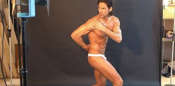 O Γιάννης Σπαλιάρας ολόγυμνος [εικόνες] | iefimerida.gr 0