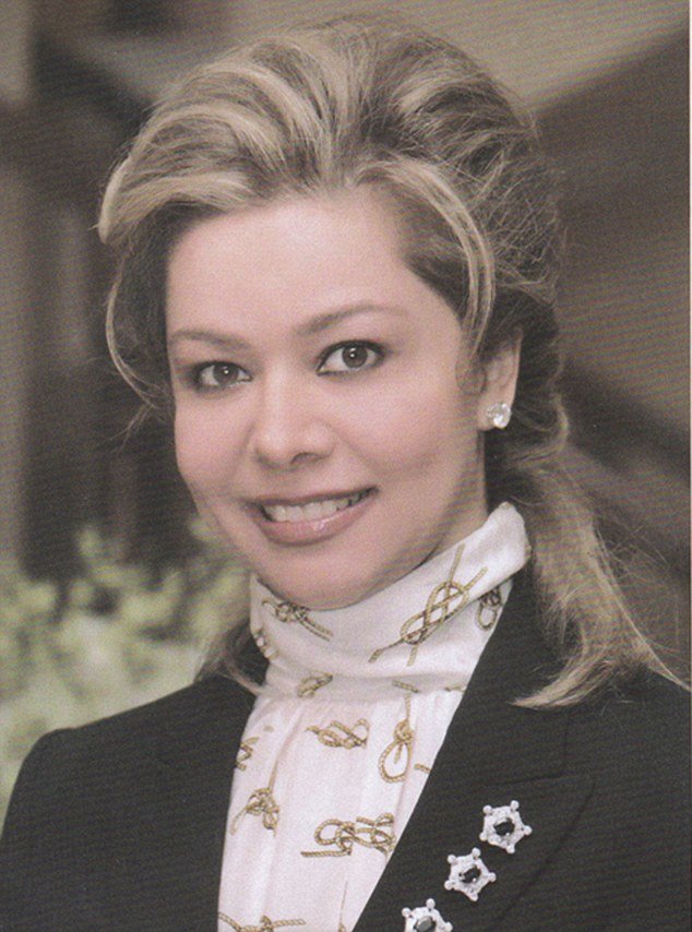 H κόρη του Σαντάμ Χουσεΐν σχεδιάστρια κοσμημάτων: Η χλιδάτη ζωή της στην εξορία [εικόνες] | iefimerida.gr 0