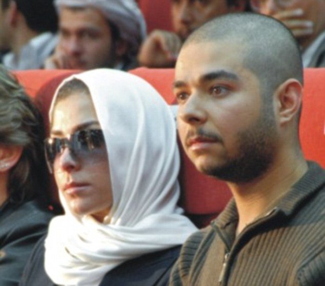 H κόρη του Σαντάμ Χουσεΐν σχεδιάστρια κοσμημάτων: Η χλιδάτη ζωή της στην εξορία [εικόνες] | iefimerida.gr 16