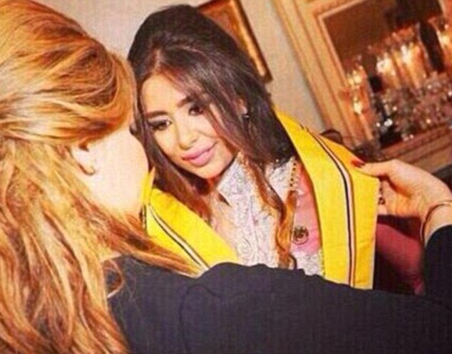 H κόρη του Σαντάμ Χουσεΐν σχεδιάστρια κοσμημάτων: Η χλιδάτη ζωή της στην εξορία [εικόνες] | iefimerida.gr 17