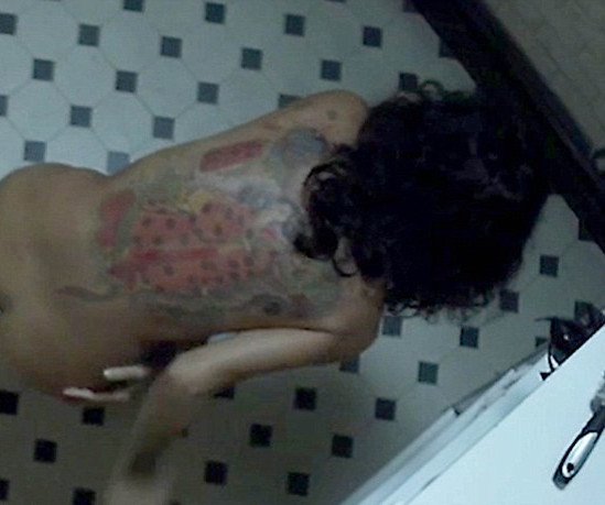 Η Σάλμα Χάγιεκ τα έβγαλε πάλι στη... φόρα -Αποκαλυπτική στη νέα της ταινία [εικόνες & βίντεο] | iefimerida.gr 2