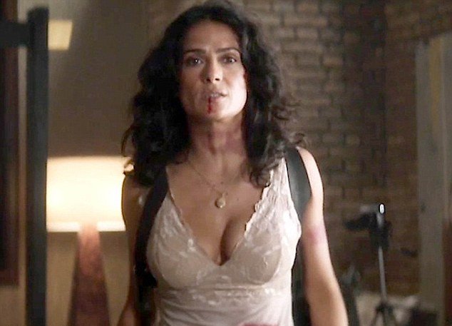 Η Σάλμα Χάγιεκ τα έβγαλε πάλι στη... φόρα -Αποκαλυπτική στη νέα της ταινία [εικόνες & βίντεο] | iefimerida.gr 1