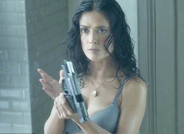 Η Σάλμα Χάγιεκ τα έβγαλε πάλι στη... φόρα -Αποκαλυπτική στη νέα της ταινία [εικόνες & βίντεο] | iefimerida.gr 0