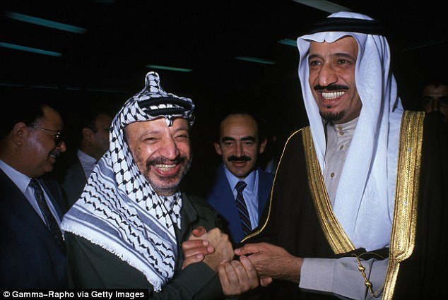 Ο βίος κι η πολιτεία του νέου Σαουδάραβα βασιλιά: Οι δωρεές στον Μπιν Λάντεν και ο γιος αστροναύτης [εικόνες] | iefimerida.gr 1