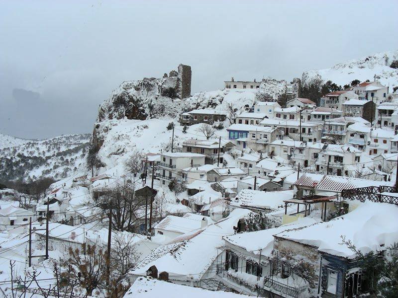 Στα λευκά η Σαμοθράκη: Το χιόνι σκέπασε τις πόρτες των σπιτιών [εικόνες & βίντεο] | iefimerida.gr 17