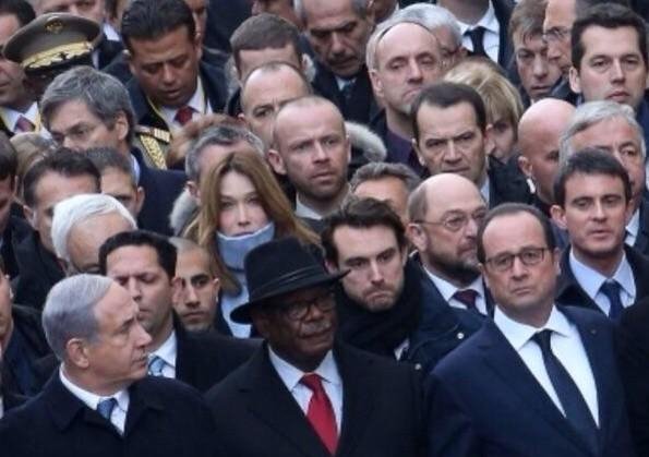 Σαρκοζί: Πώς κατόρθωσε να βρεθεί πρώτος, σπρώχνοντας στη διαδήλωση  [εικόνες] | iefimerida.gr 0