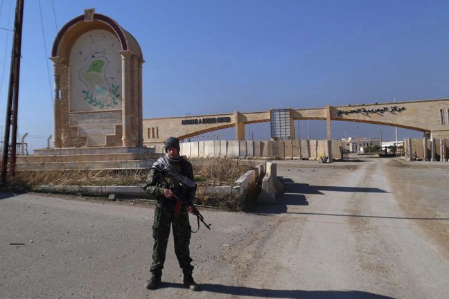 Ο ηλιοκαμένος δάσκαλος του σερφ που εγκατέλειψε την Κόστα Ρίκα για να πολεμήσει τους τζιχαντιστές [εικόνες] | iefimerida.gr 0