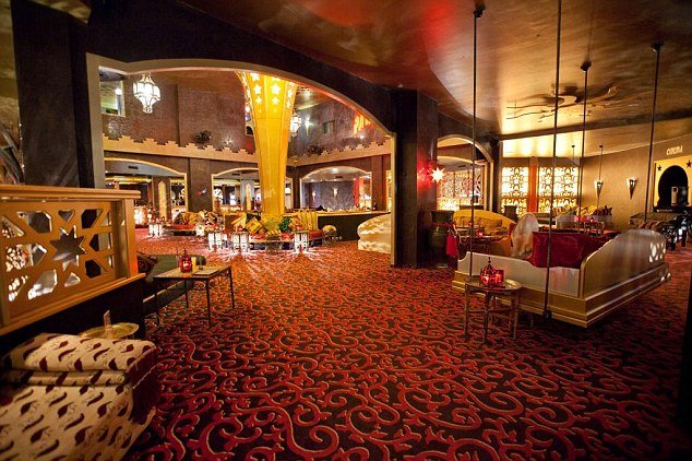 Στα άδυτα του μεγαλύτερου οίκου ανοχής της Γερμανίας -Τα κορίτσια που κοιμούνται με 20 άνδρες το βράδυ [εικόνες] | iefimerida.gr 9