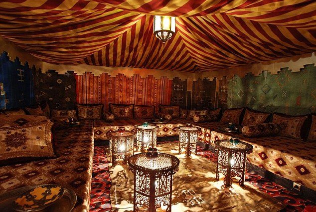 Στα άδυτα του μεγαλύτερου οίκου ανοχής της Γερμανίας -Τα κορίτσια που κοιμούνται με 20 άνδρες το βράδυ [εικόνες] | iefimerida.gr 0