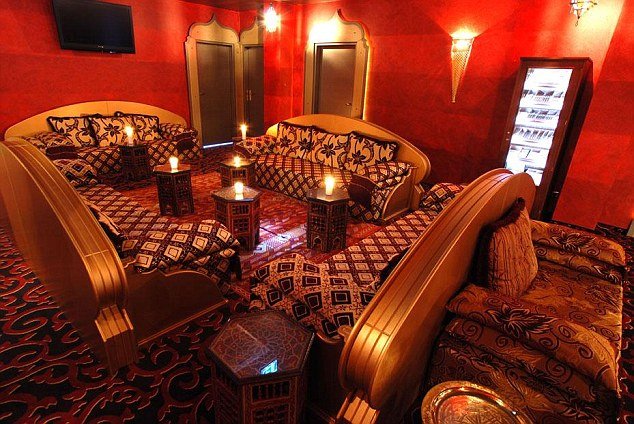 Στα άδυτα του μεγαλύτερου οίκου ανοχής της Γερμανίας -Τα κορίτσια που κοιμούνται με 20 άνδρες το βράδυ [εικόνες] | iefimerida.gr 1