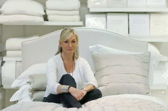 Εστησε επιχείρηση που πουλάει προϊόντα μόνο ενός χρώματος και θησαύρισε [εικόνες] | iefimerida.gr 0