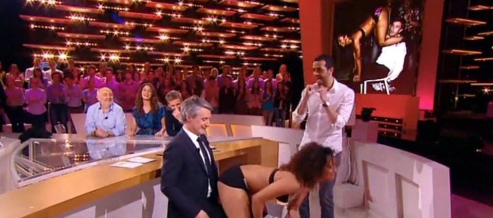 Σάλος στη Γαλλία: Το εξωφρενικό στριπτίζ «αστυνομικού» στο κρατικό κανάλι [εικόνες & βίντεο] | iefimerida.gr 5