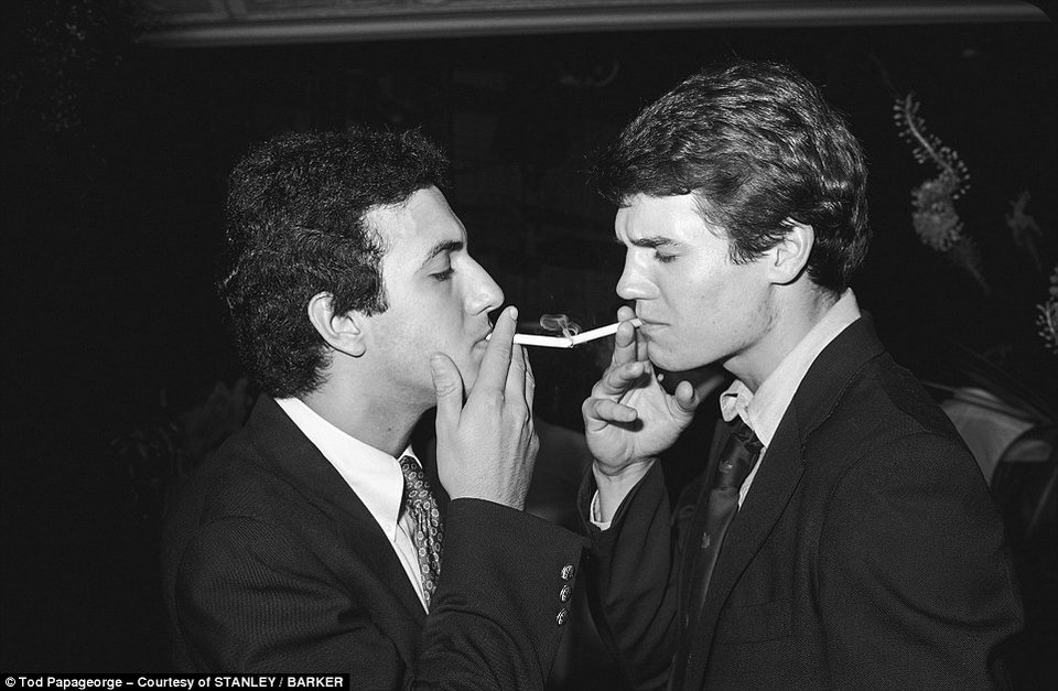 Μέσα στο club-θρύλος: Αδημοσίευτα καρέ από τα θρυλικά πάρτι στο Studio 54 [εικόνες] | iefimerida.gr 8