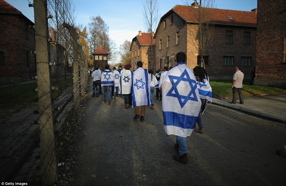 «Του φιλούσα τις μπότες για να μη με στείλει στον θάλαμο αερίων» -Επιζώντες του Αουσβιτς θυμούνται τη φρίκη [εικόνες] | iefimerida.gr 8