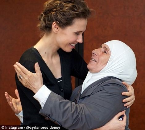 Η γυναίκα του δικτάτορα: Η σύζυγος του Ασαντ ξανά στο προσκήνιο -Με συμπεριφορά χολιγουντιανής σταρ, ντύσιμο Παριζιάνας και... βρετανικό στιλ [εικόνες] | iefimerida.gr 7