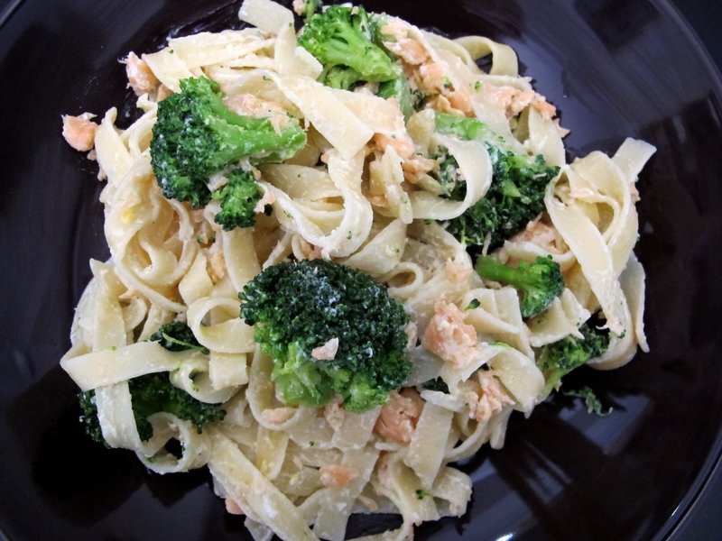 Ταλιατέλες με σολωμό καπνιστό, πολύ γευστικές   | iefimerida.gr 2