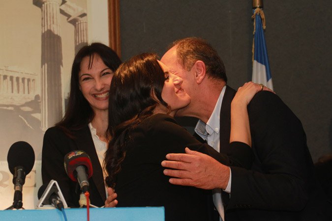 Η Ολγα Κεφαλογιάννη δεν μπορεί να πάρει τα χέρια της πάνω από τον ξεκαρδισμένο Σταθάκη [εικόνες] | iefimerida.gr 3