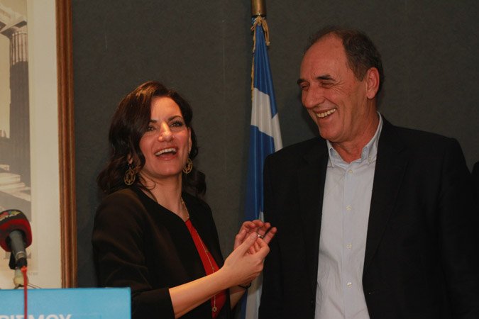 Η Ολγα Κεφαλογιάννη δεν μπορεί να πάρει τα χέρια της πάνω από τον ξεκαρδισμένο Σταθάκη [εικόνες] | iefimerida.gr 0