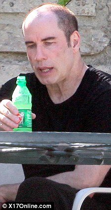 Ο Τραβόλτα χωρίς το περουκίνι του [εικόνες] | iefimerida.gr 8