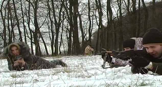 Η γιαγιά Ράμπο: 68χρονη κάνει στρατιωτικά γυμνάσια και περνά όλα τα τεστ [εικόνες & βίντεο] | iefimerida.gr 1