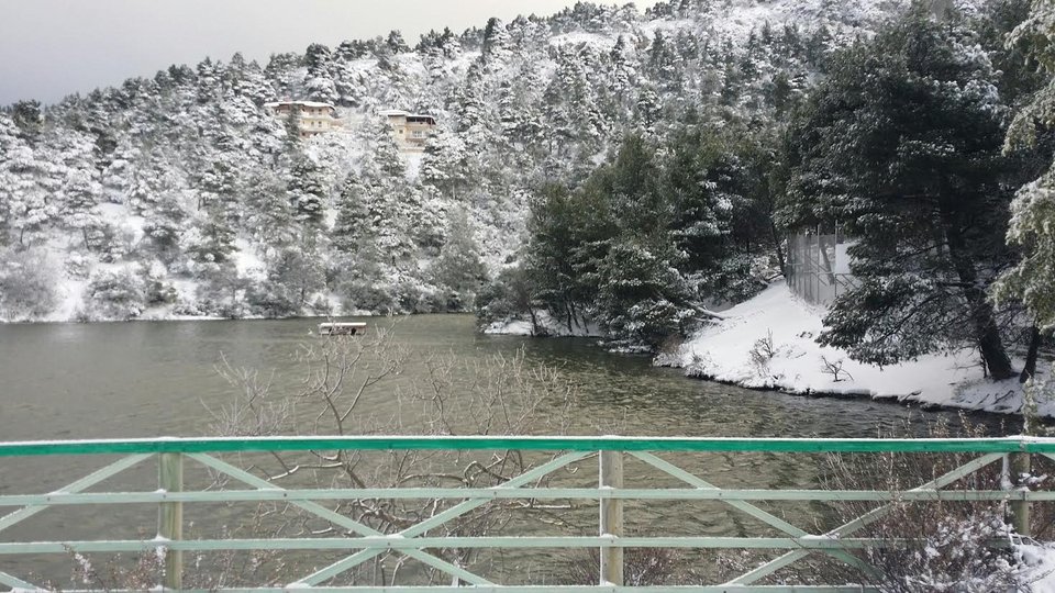 Η άγνωστη λίμνη «έκπληξη» σε απόσταση μισής ώρας από την Ομόνοια -Δημιουργήθηκε κατά... λάθος και θυμίζει Αλπεις [εικόνες] | iefimerida.gr 14