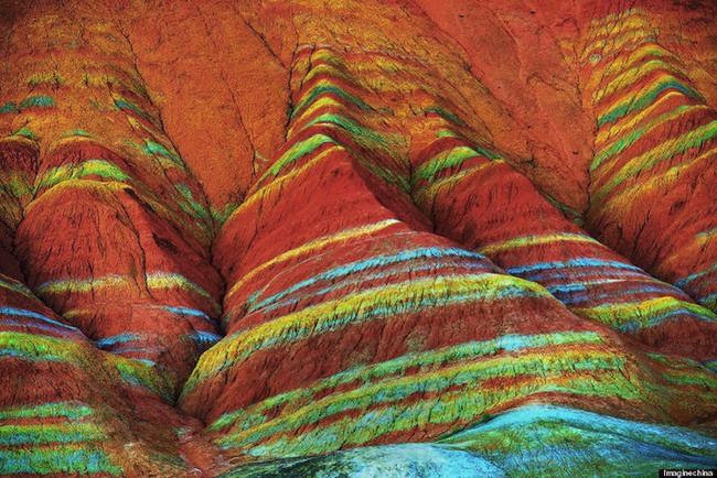 Danxia: Βουνά σε χρώματα του ουράνιου τόξου ηλικίας 24 εκ. ετών [εικόνες&βίντεο] | iefimerida.gr 4