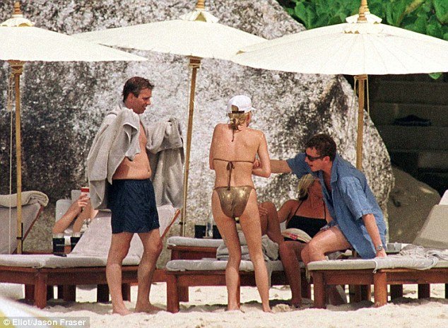 Ο γιος της βασίλισσας Ελισάβετ στο σκάφος του παιδόφιλου τραπεζίτη -Περιτριγυρισμένος από τόπλες νεαρές [εικόνες] | iefimerida.gr 2