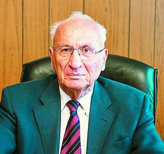 Αυτός είναι ο πατέρας του Βαρουφάκη: 89 ετών, πρόεδρος της Χαλυβουργικής, καθηγητής | iefimerida.gr 1