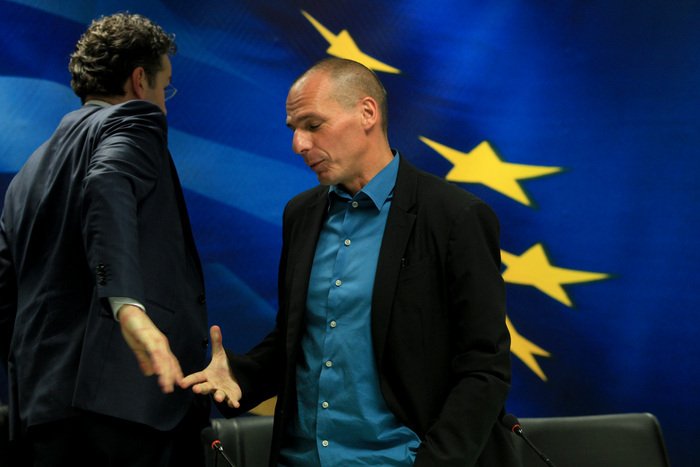 Καρέ καρέ η χειραψία-λαβή του Ντάισελμπλουμ που πάγωσε τον Βαρουφάκη -Τι του ψιθύρισε έξαλλος στο αυτί [εικόνες & βίντεο] | iefimerida.gr 5