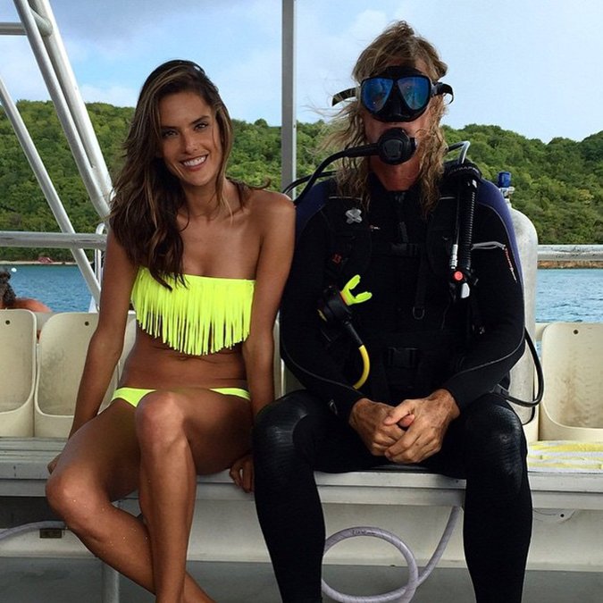 Οι Αγγελοι της Victoria's Secret  με τα νέα μικροσκοπικά μπικίνι [εικόνες] | iefimerida.gr 19